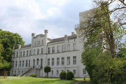 Gutshaus (Herrenhaus, Schloss) Bansow Gutshaus (Herrenhaus, Schloss) Bansow