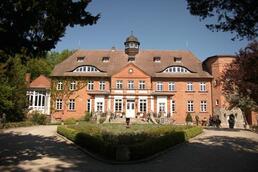 Gutshaus (Schloss) Basthorst Gutshaus (Schloss) Basthorst