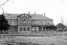 Gutshaus Diestelow in den 1950er/1960er-Jahren Gutshaus Diestelow in den 1950er/1960er-Jahren