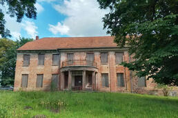 Front Gutshaus Eickelberg 2024; Foto: Michael Hoffmann Front Gutshaus Eickelberg 2024; Foto: Michael Hoffmann