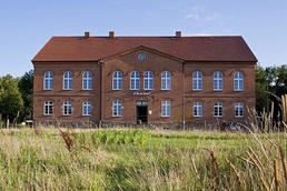 Gutshaus Hessenburg, Hofseite - Foto: Georg Kranz Gutshaus Hessenburg, Hofseite - Foto: Georg Kranz