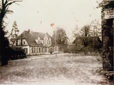 Gutshaus Holdorf bei Schwerin um 1940, Quelle: Rudolf Müller Gutshaus Holdorf bei Schwerin um 1940, Quelle: Rudolf Müller