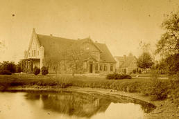 Historische Ansicht Gutshaus Hühnerland aus der Sammlung A. Kobsch, Stralsund Historische Ansicht Gutshaus Hühnerland aus der Sammlung A. Kobsch, Stralsund