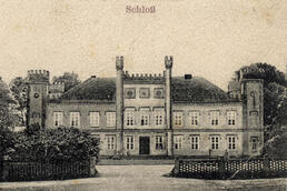 Historische Ansicht Schloss Ihlenfeld 1909 aus der Sammlung A. Kobsch, Stralsund Historische Ansicht Schloss Ihlenfeld 1909 aus der Sammlung A. Kobsch, Stralsund