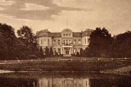 Historische Ansicht Gutshaus Klein Lukow aus der Sammlung A. Kobsch, Stralsund Historische Ansicht Gutshaus Klein Lukow aus der Sammlung A. Kobsch, Stralsund
