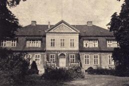 Historische Ansicht Gutshaus Möllenhagen 1941; aus der Sammlung A. Kobsch, Stralsund Historische Ansicht Gutshaus Möllenhagen 1941; aus der Sammlung A. Kobsch, Stralsund