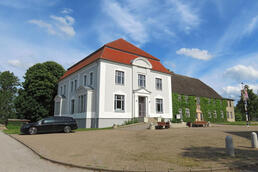 Gutshaus Mölln bei Neubrandenburg 2025 Gutshaus Mölln bei Neubrandenburg 2025