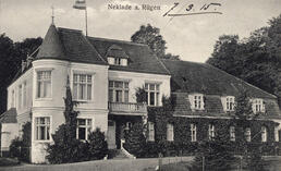 Historische Ansicht Rittergut Neklade 1915 aus der Sammlung A. Kobsch, Stralsund Historische Ansicht Rittergut Neklade 1915 aus der Sammlung A. Kobsch, Stralsund