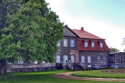 Gutshaus Striesenow, Front, Fotografie: A. Stelter Gutshaus Striesenow, Front, Fotografie: A. Stelter