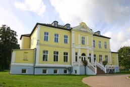 Herrenhaus (Schloss) Schmuggerow Herrenhaus (Schloss) Schmuggerow