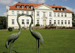 Herrenhaus (Schloss) Schorssow Herrenhaus (Schloss) Schorssow