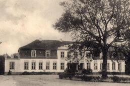 Historische Ansicht Gutshaus Wamckow 1912 aus der Sammlung A. Kobsch, Stralsund Historische Ansicht Gutshaus Wamckow 1912 aus der Sammlung A. Kobsch, Stralsund