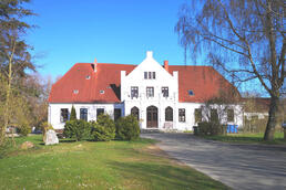 Gutshaus Warnkenhagen bei Teterow; Foto: Uwe Seewald Gutshaus Warnkenhagen bei Teterow; Foto: Uwe Seewald