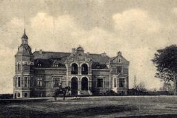 Historische Ansicht Gutshaus Wozeten 1904 aus der Sammlung A. Kobsch, Stralsund Historische Ansicht Gutshaus Wozeten 1904 aus der Sammlung A. Kobsch, Stralsund