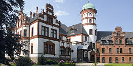 Castle, Manor House or Farmhouse? Castle, Manor House or Farmhouse?